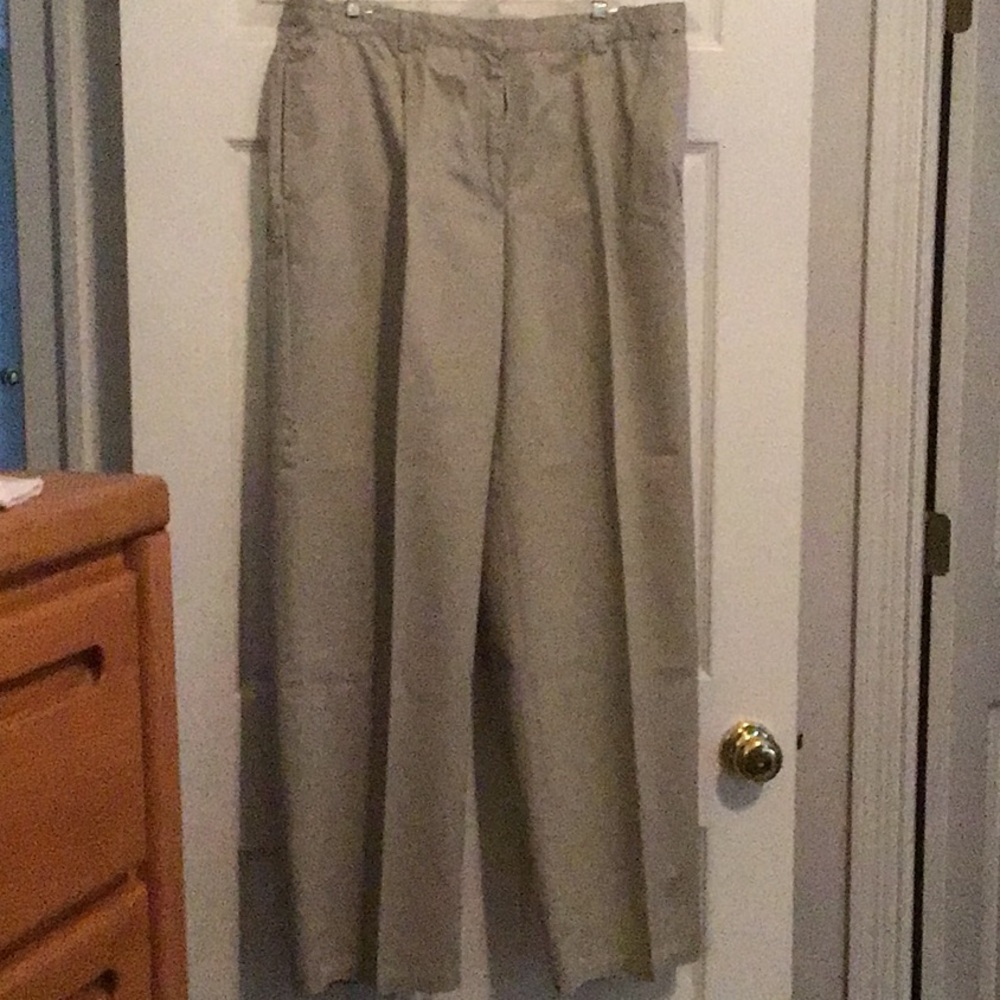 Women’s khakis barely worn size 14 BEAUTIFUL!!